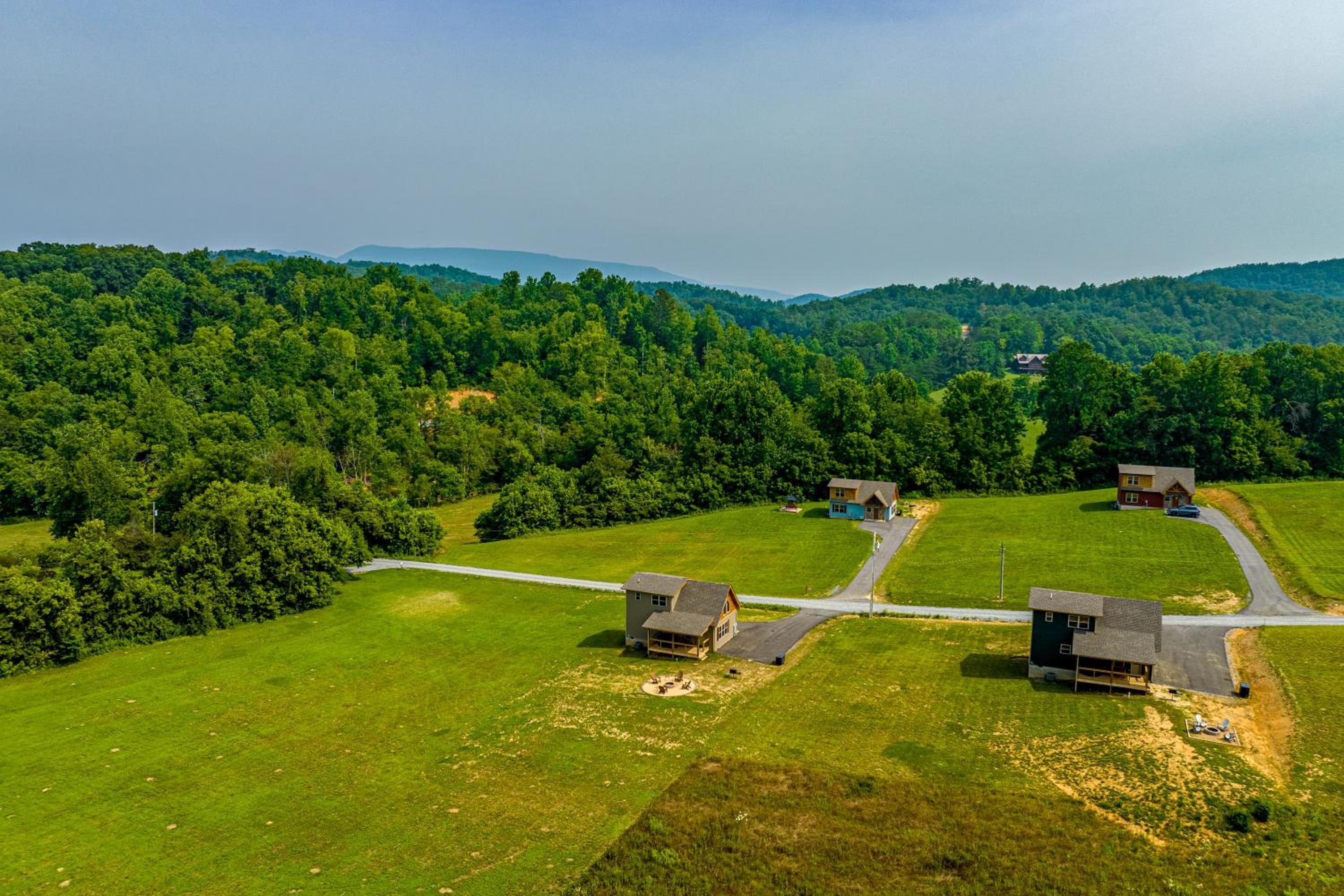 Misty Morning Meadow Breathtaking Smoky Mountain Cabin with Hot Tub, Views, & Free Tickets