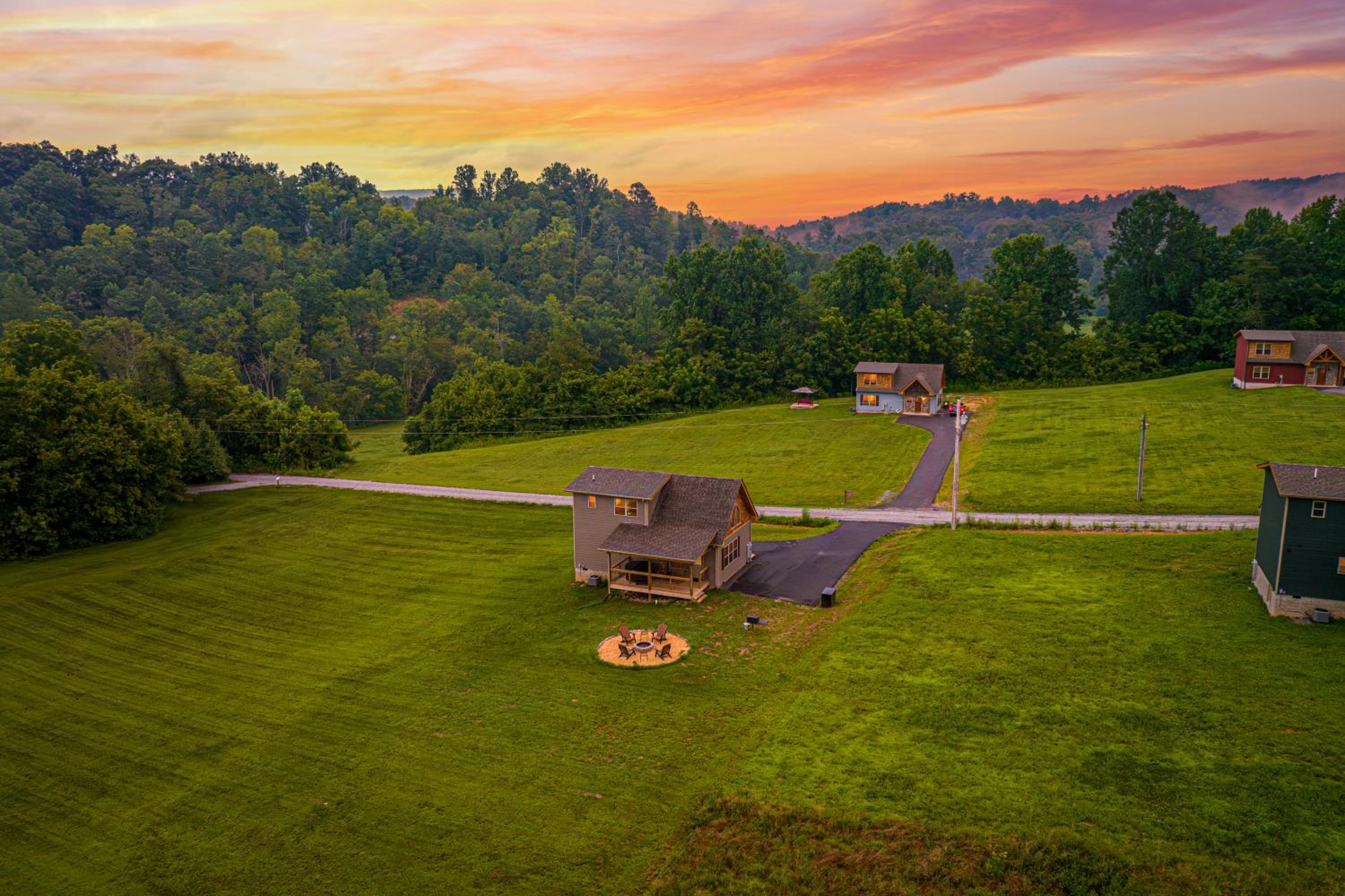 Misty Morning Meadow Breathtaking Smoky Mountain Cabin with Hot Tub, Views, & Free Tickets