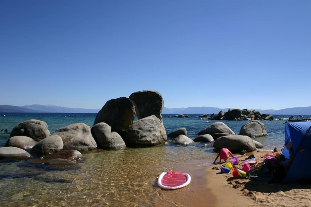 Cozy Pet-Friendly Cabin Hot-Tub Walk to Lake Tahoe Beach - Property Image 29