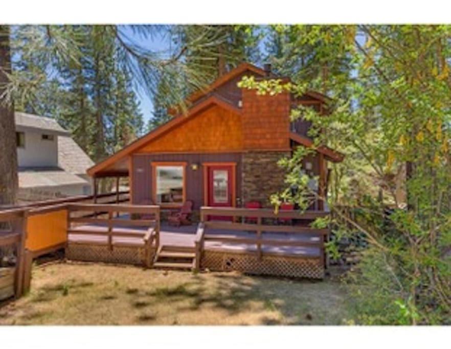 Cozy Pet-Friendly Cabin Hot-Tub Walk to Lake Tahoe Beach - Property Image 18