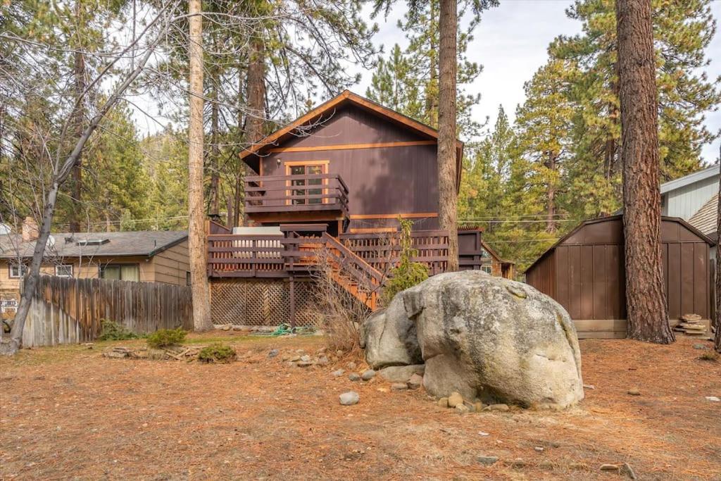 Cozy Pet-Friendly Cabin Hot-Tub Walk to Lake Tahoe Beach - Property Image 15
