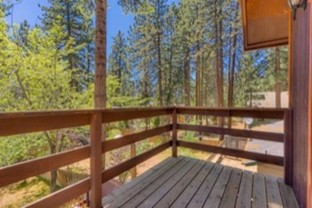 Cozy Pet-Friendly Cabin Hot-Tub Walk to Lake Tahoe Beach - Property Image 10