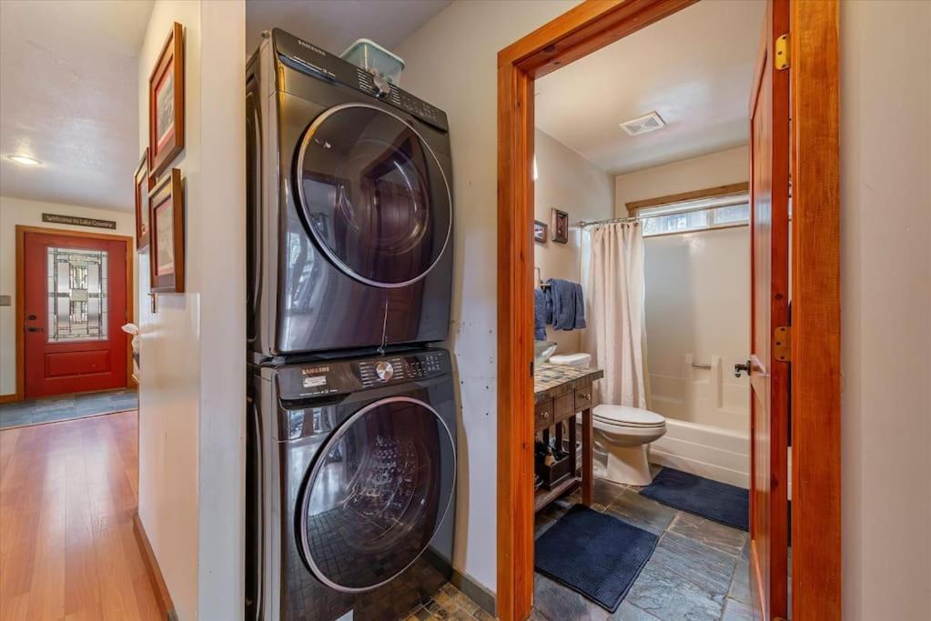 Cozy Pet-Friendly Cabin Hot-Tub Walk to Lake Tahoe Beach - Property Image 9