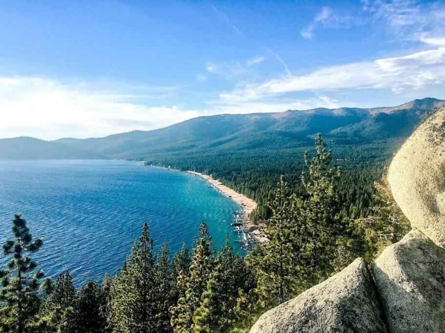 Cozy Pet-Friendly Cabin Hot-Tub Walk to Lake Tahoe Beach - Property Image 4