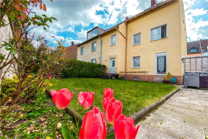 near Düsseldorf Messe and Airport, two Bedrooms, Parking, Kitchen and Garden