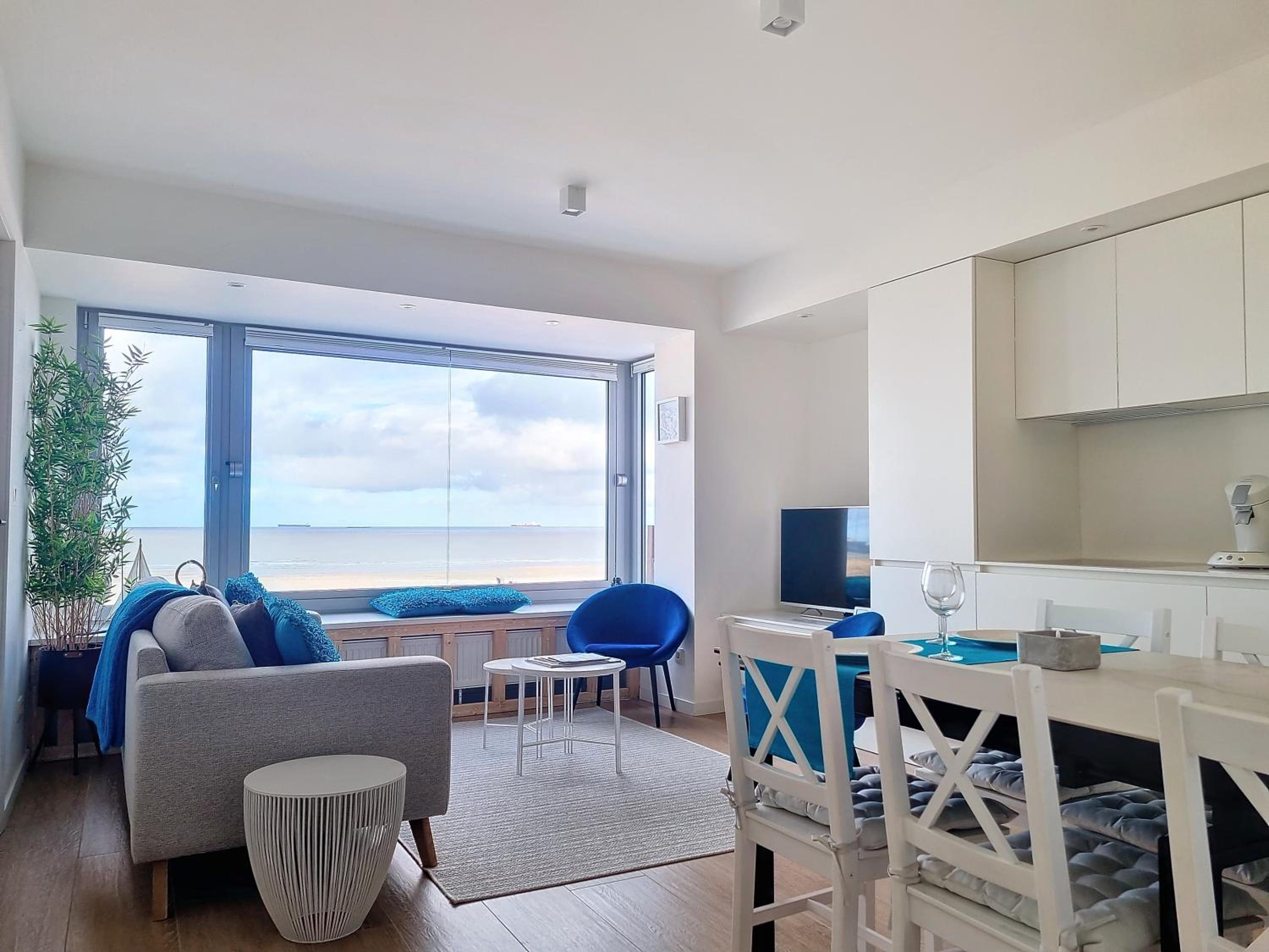 Luxe app Knokke-Heist met strand cabine