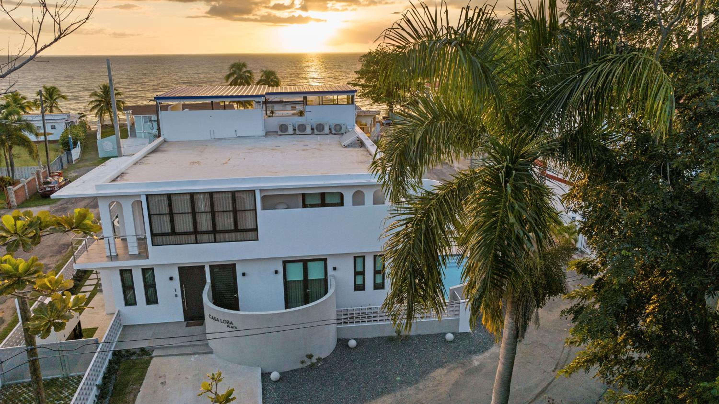 Casa Loba Luxe Unit 2 with private pool and garden