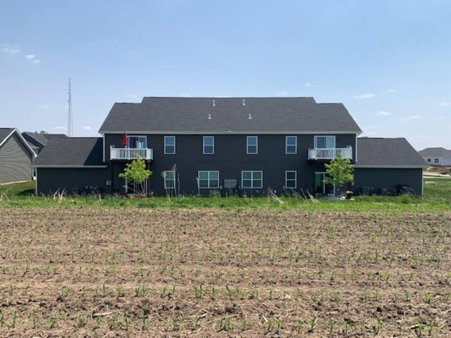 Hotel Main Floor Cozy 2 Bedroom Condo in Bettendorf - Image 1