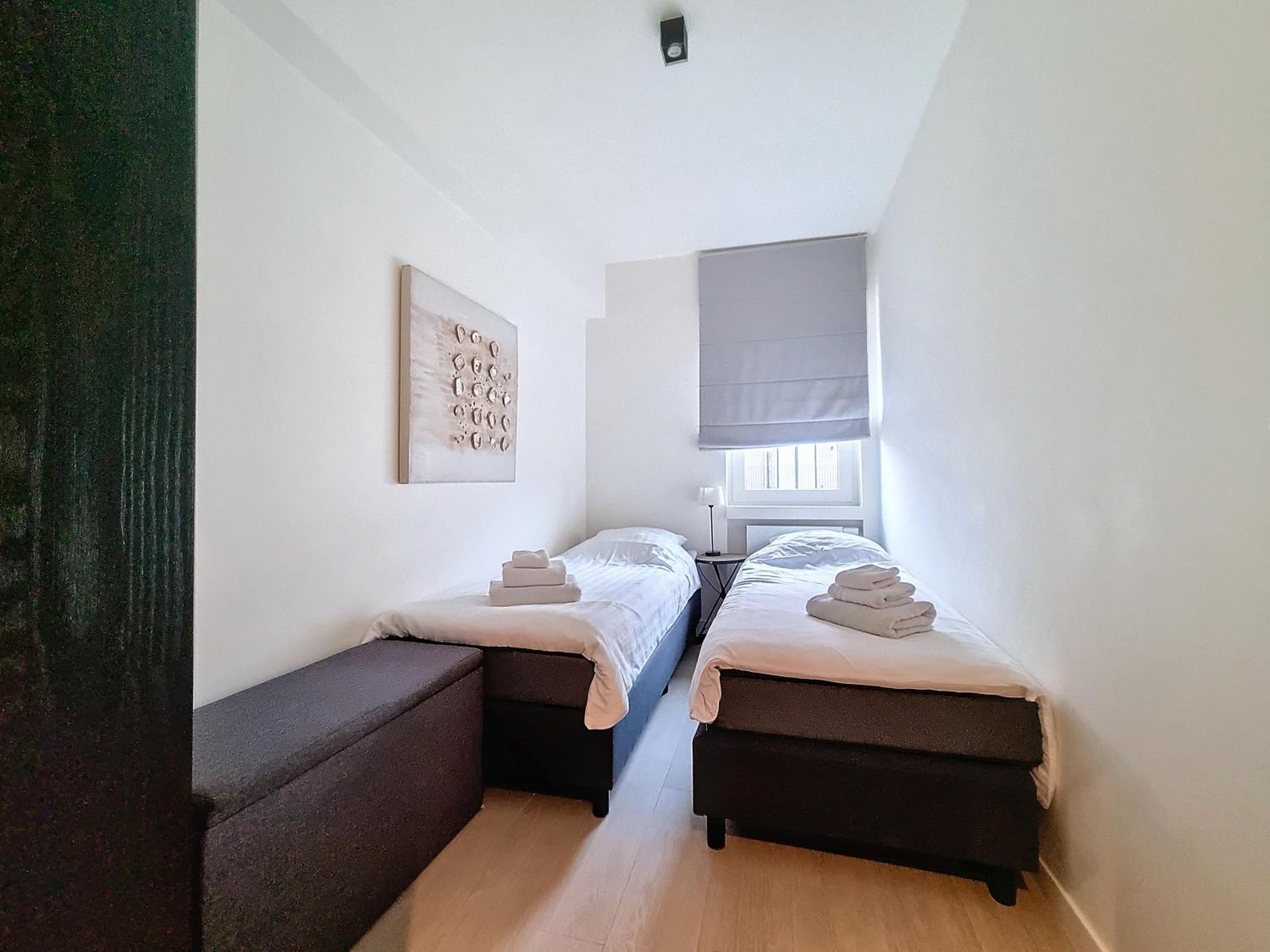 Rubensplein 7p, 4 adults & 3 kids - free parking