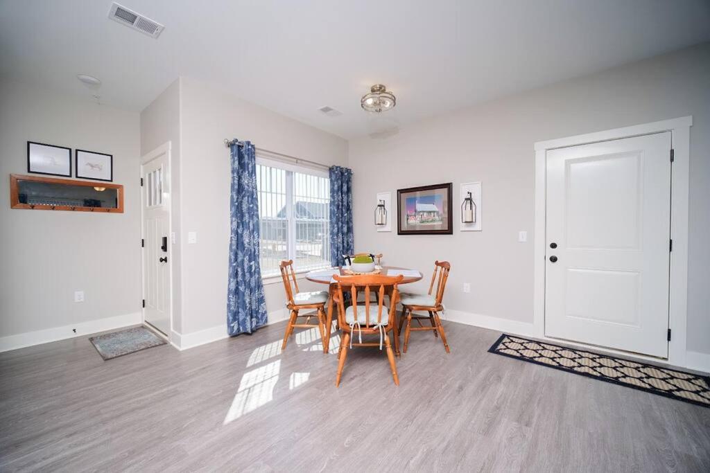 Main Floor Cozy 2 Bedroom Condo in Bettendorf view 2