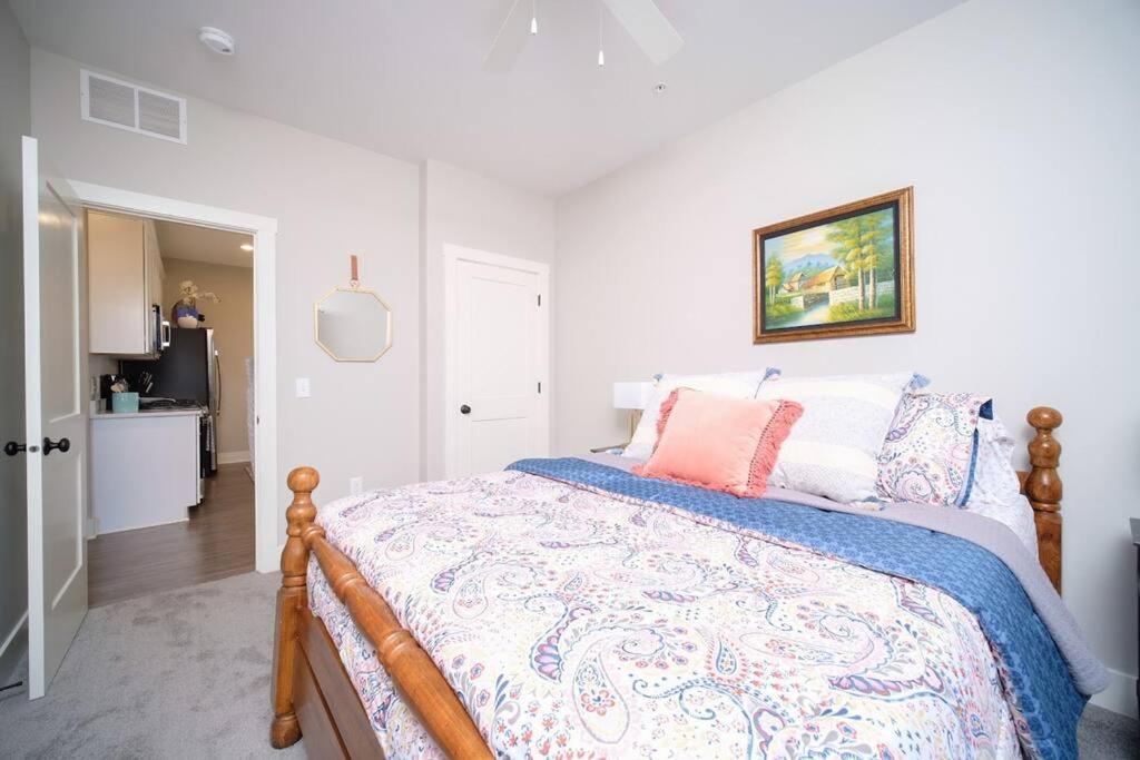 Main Floor Cozy 2 Bedroom Condo in Bettendorf view 3
