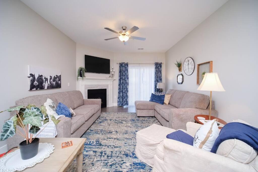 Main Floor Cozy 2 Bedroom Condo in Bettendorf view 4