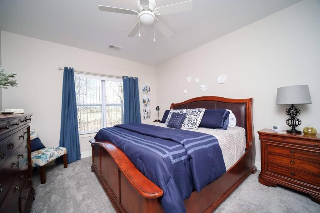 Main Floor Cozy 2 Bedroom Condo in Bettendorf view 5