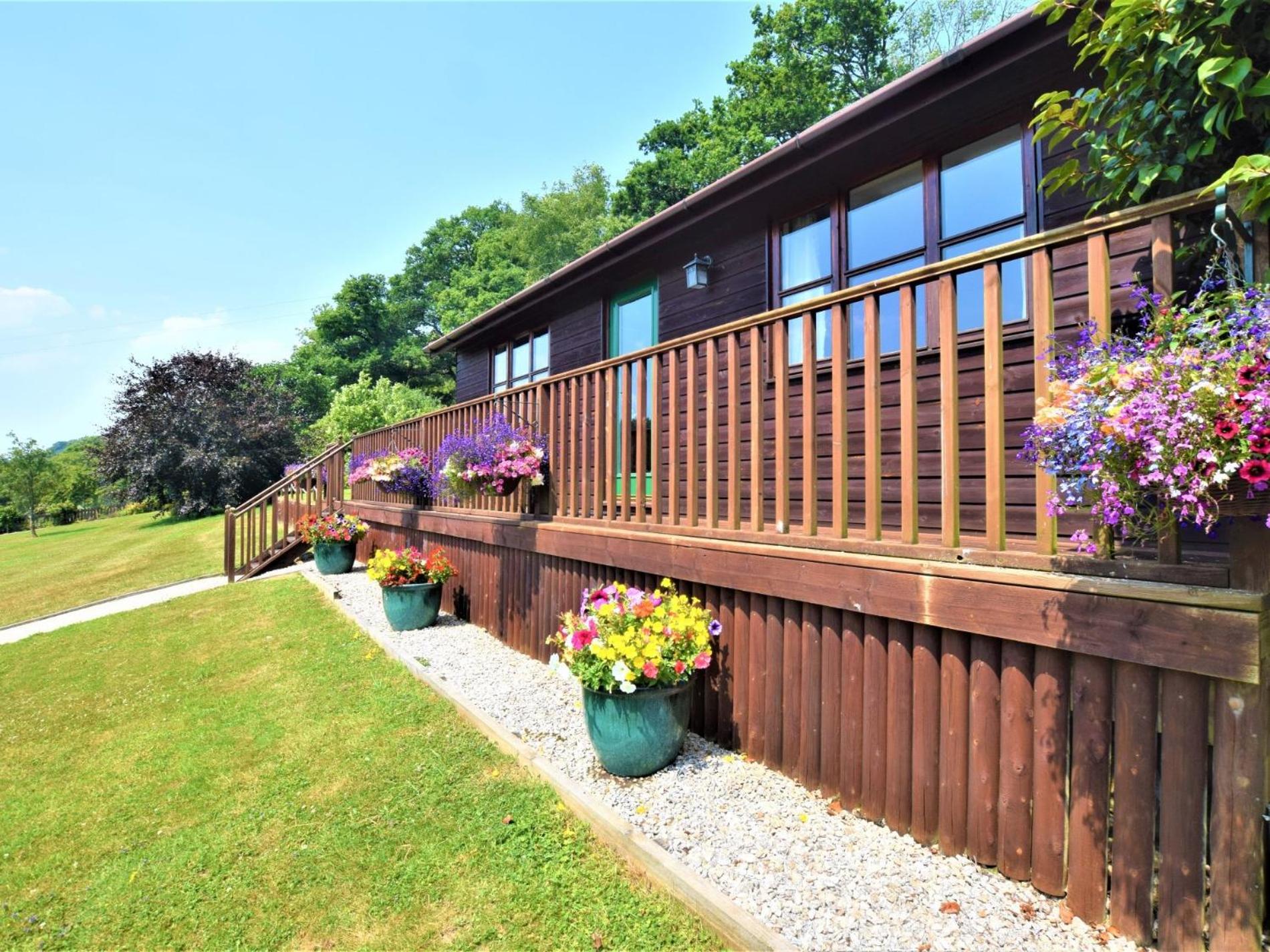 1 Bed in Liskeard oc-nutha view 2