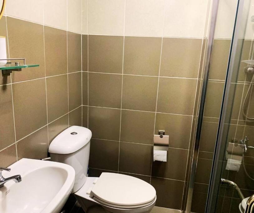 Homey 1-Bedroom w/ Balcony view 4