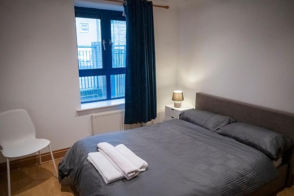 1-Bed Flat in Ocean Village view 5