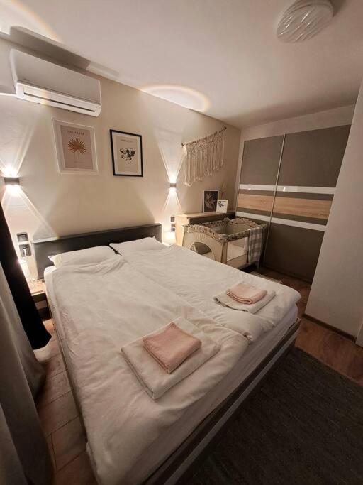 White House Apartments - Boho