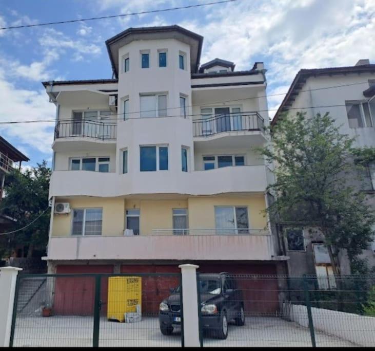 White House Apartments - Boho
