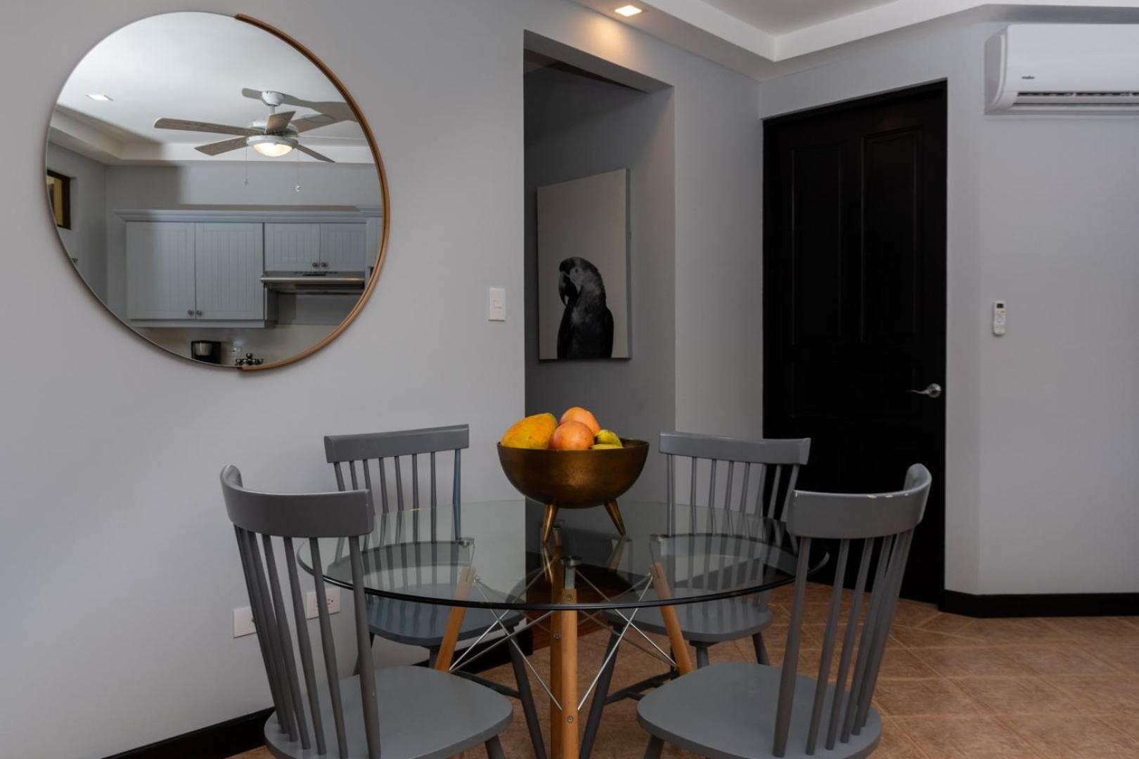 Family Condo Escape 2BR Gated Pool Jacuzzis Security Terrace 2km Walk Beach and Town