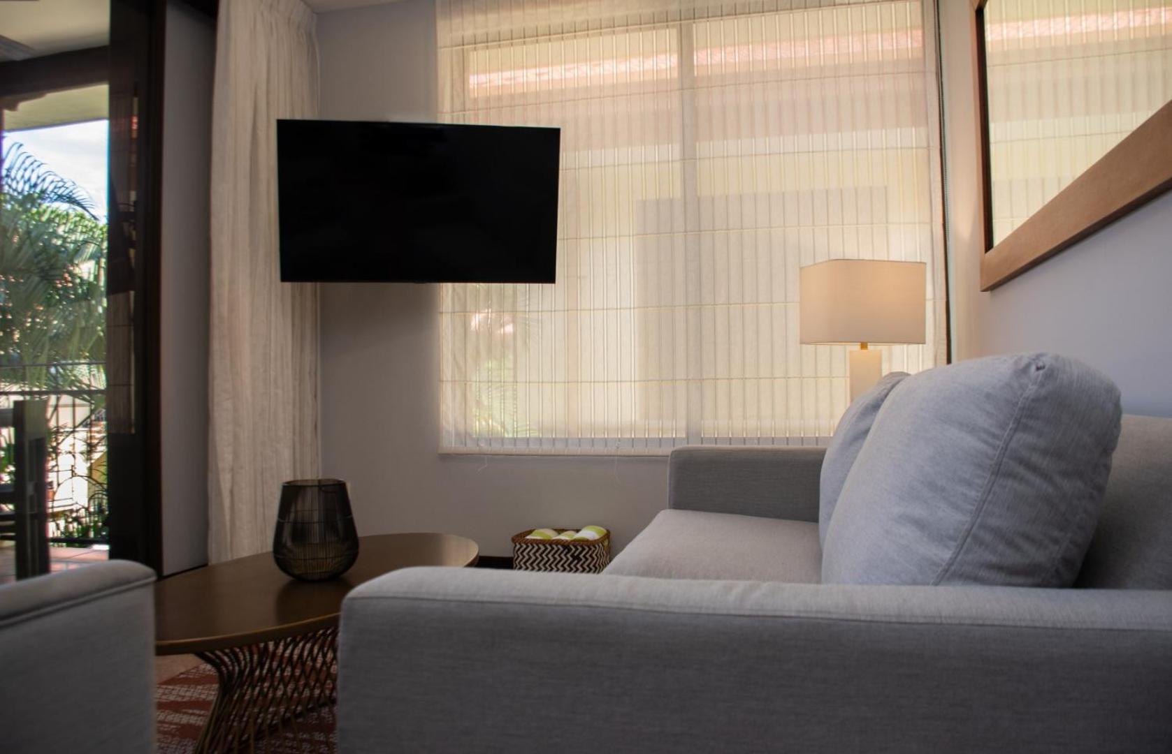 Family Condo Escape 2BR Gated Pool Jacuzzis Security Terrace 2km Walk Beach and Town