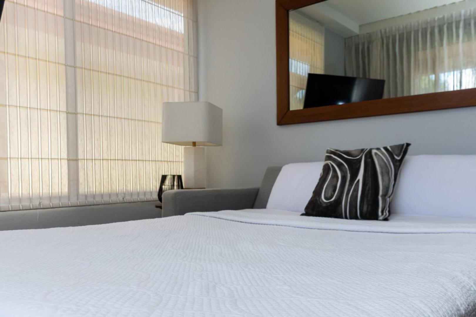 Family Condo Escape 2BR Gated Pool Jacuzzis Security Terrace 2km Walk Beach and Town