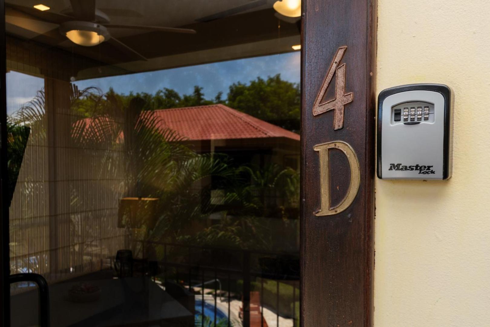 Family Condo Escape 2BR Gated Pool Jacuzzis Security Terrace 2km Walk Beach and Town