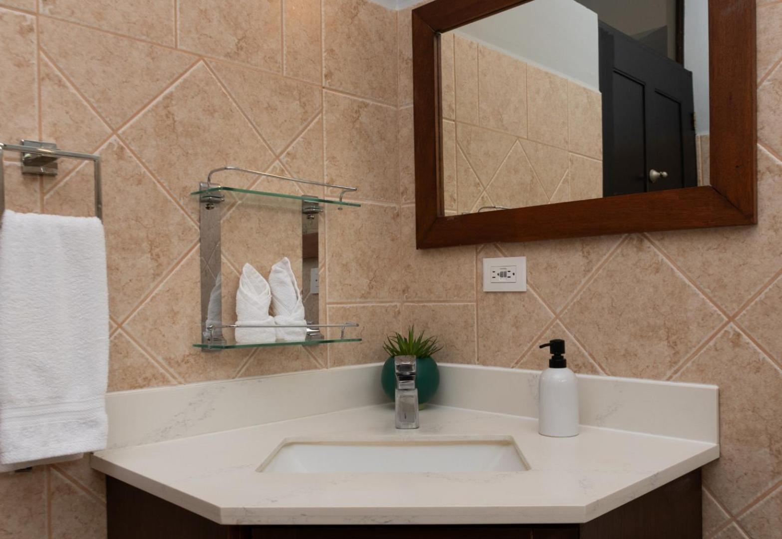 Family Condo Escape 2BR Gated Pool Jacuzzis Security Terrace 2km Walk Beach and Town