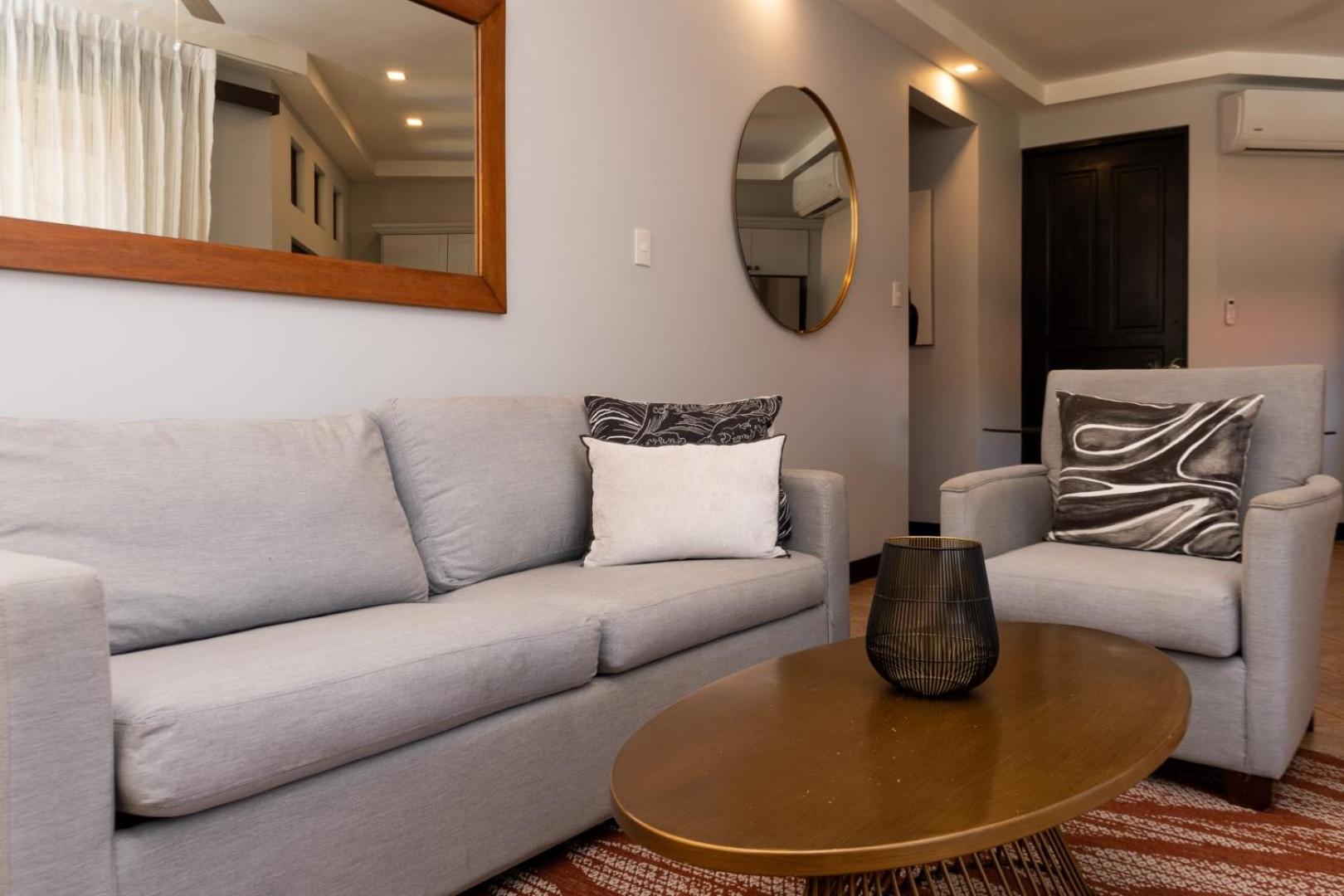 Family Condo Escape 2BR Gated Pool Jacuzzis Security Terrace 2km Walk Beach and Town