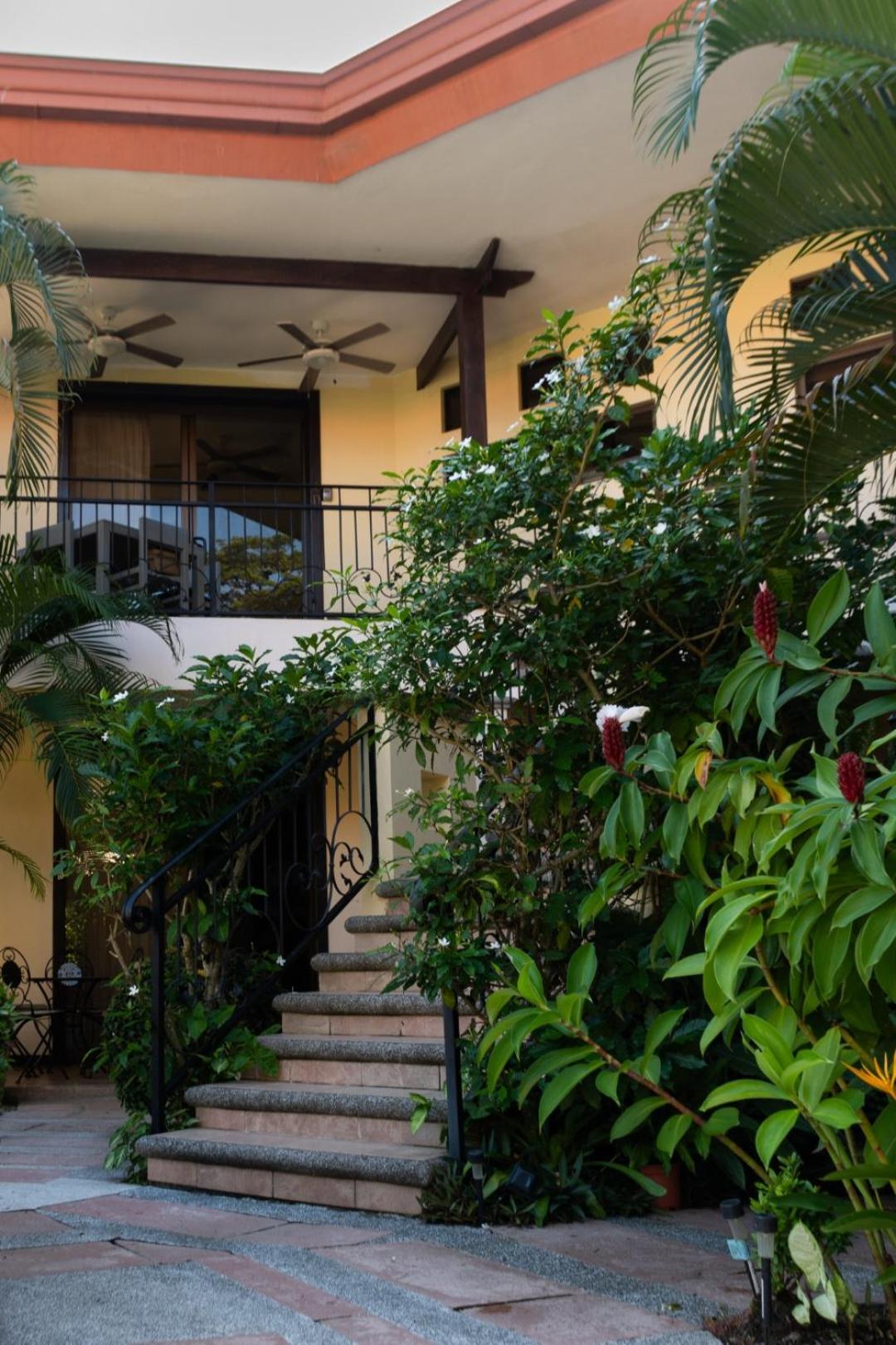 Family Condo Escape 2BR Gated Pool Jacuzzis Security Terrace 2km Walk Beach and Town