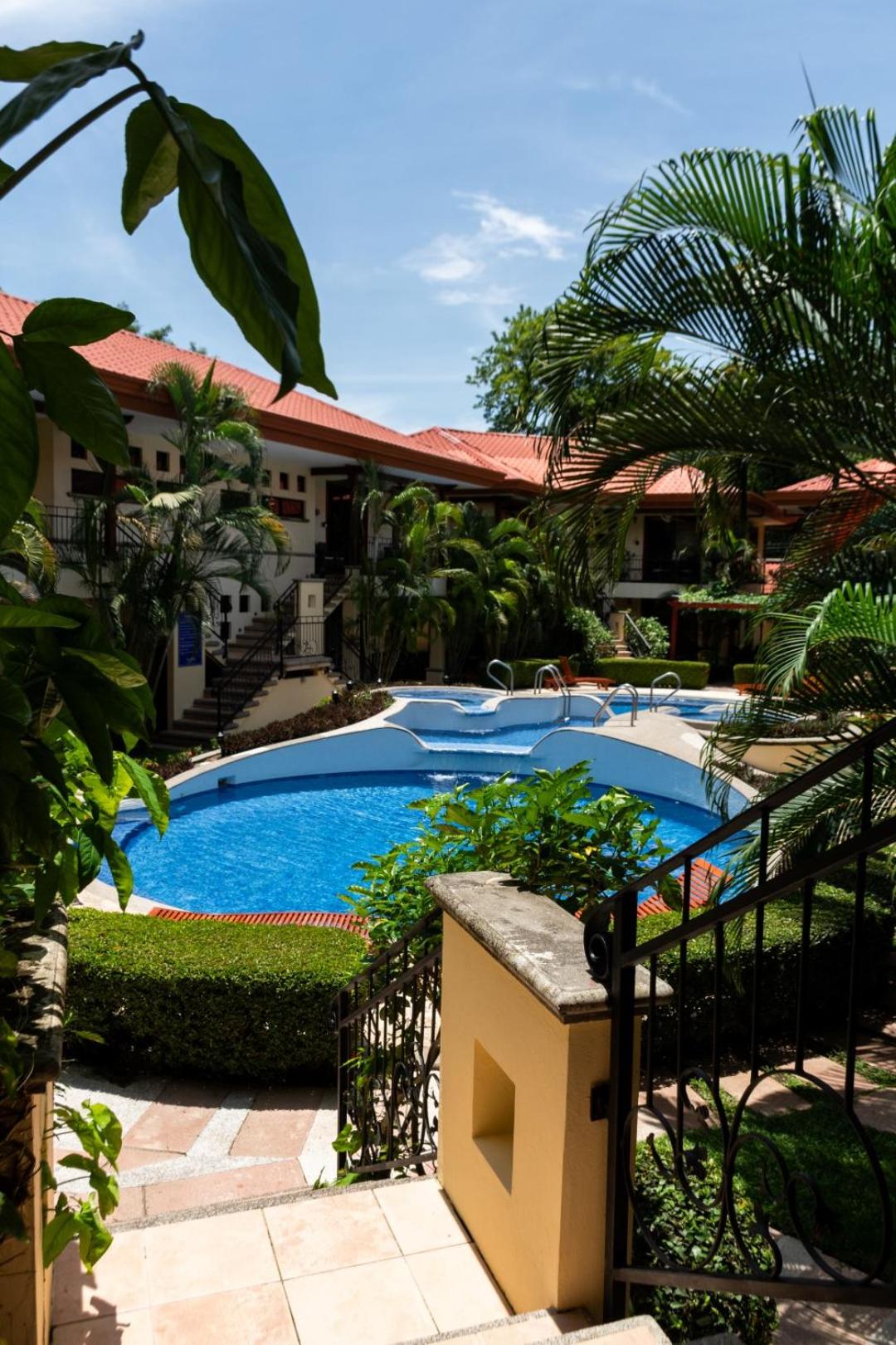 Family Condo Escape 2BR Gated Pool Jacuzzis Security Terrace 2km Walk Beach and Town