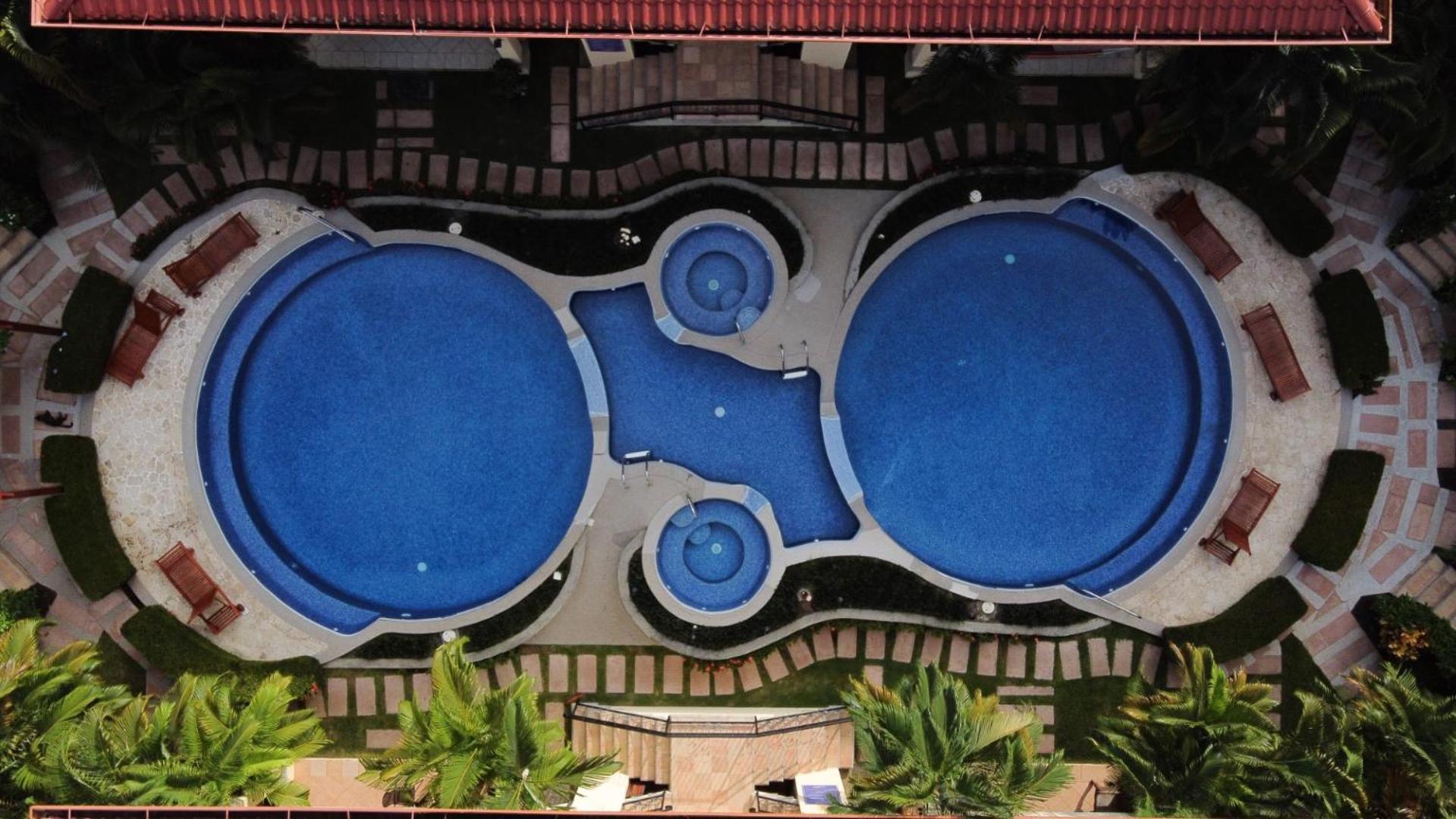 Family Condo Escape 2BR Gated Pool Jacuzzis Security Terrace 2km Walk Beach and Town