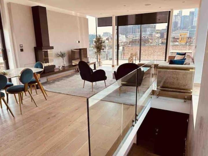 3 Bed 2 Bath Penthouse Hoxton Square with Terrace