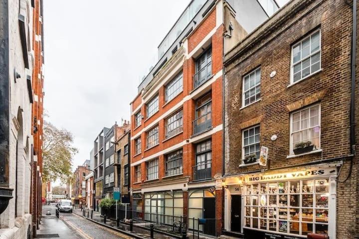 3 Bed 2 Bath Penthouse Hoxton Square with Terrace