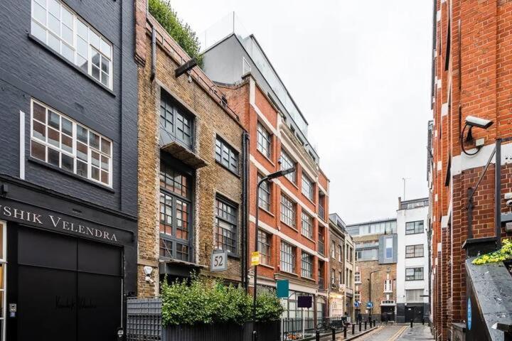 3 Bed 2 Bath Penthouse Hoxton Square with Terrace
