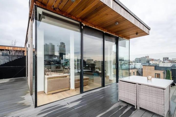 3 Bed 2 Bath Penthouse Hoxton Square with Terrace