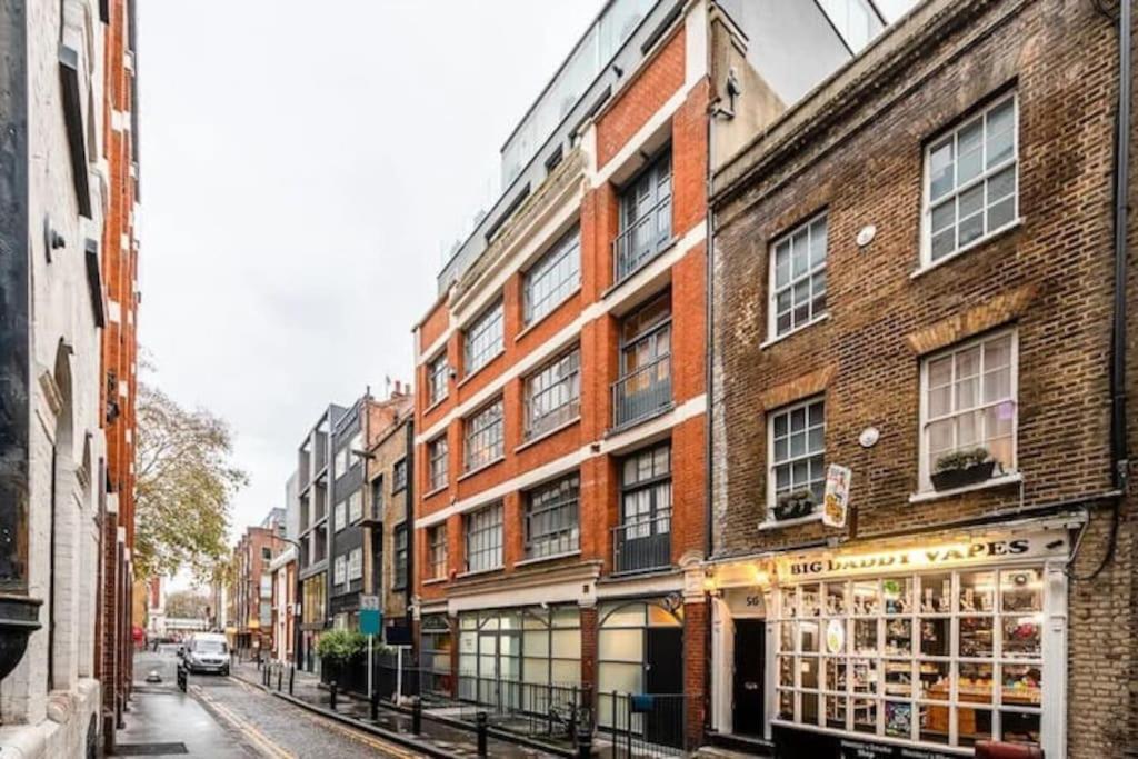 3 Bed 2 Bath Penthouse Hoxton Square with Terrace