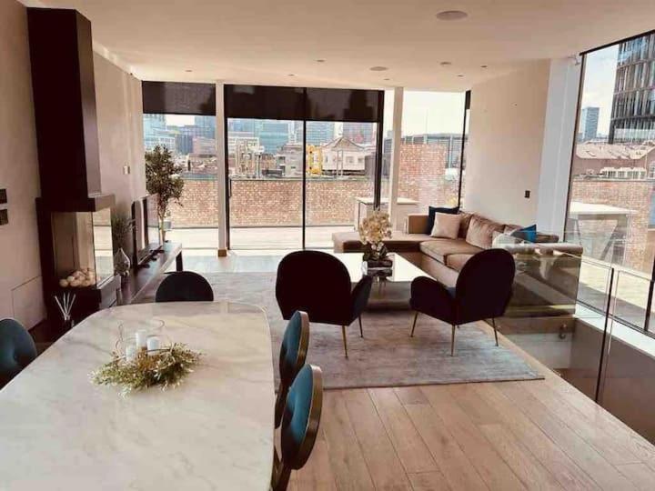 3 Bed 2 Bath Penthouse Hoxton Square with Terrace