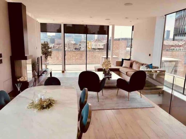 3 Bed 2 Bath Penthouse Hoxton Square with Terrace