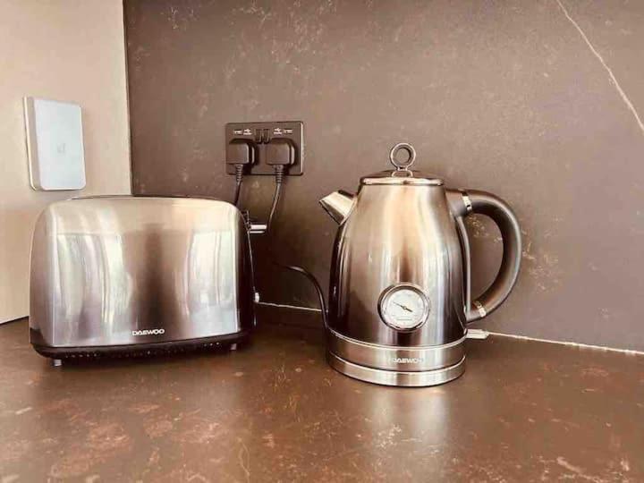 3 Bed 2 Bath Penthouse Hoxton Square with Terrace