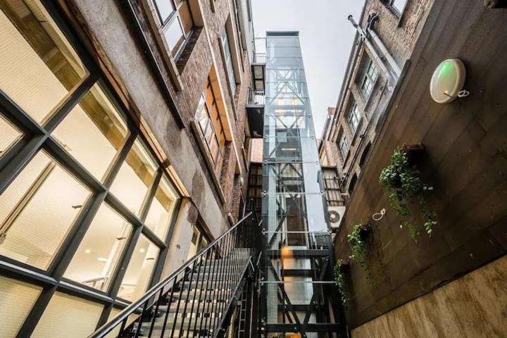3 Bed 2 Bath Penthouse Hoxton Square with Terrace