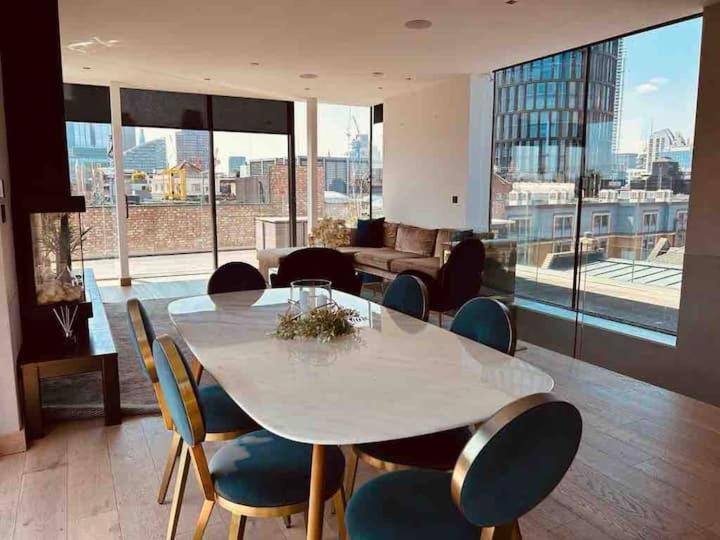 3 Bed 2 Bath Penthouse Hoxton Square with Terrace
