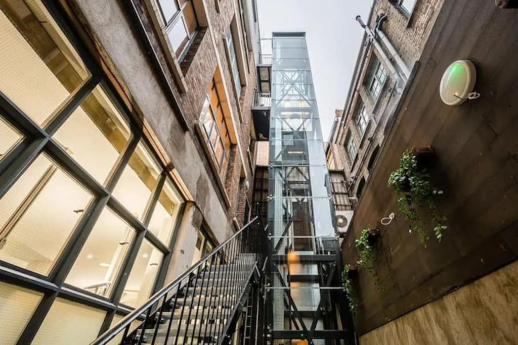 3 Bed 2 Bath Penthouse Hoxton Square with Terrace