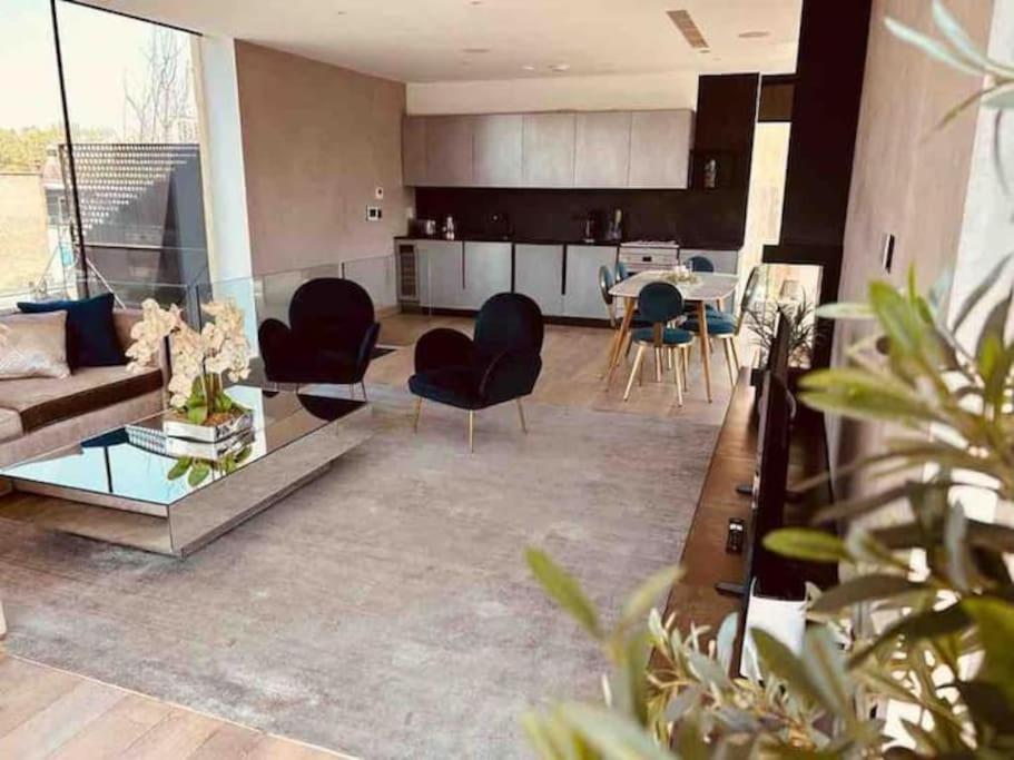 3 Bed 2 Bath Penthouse Hoxton Square with Terrace