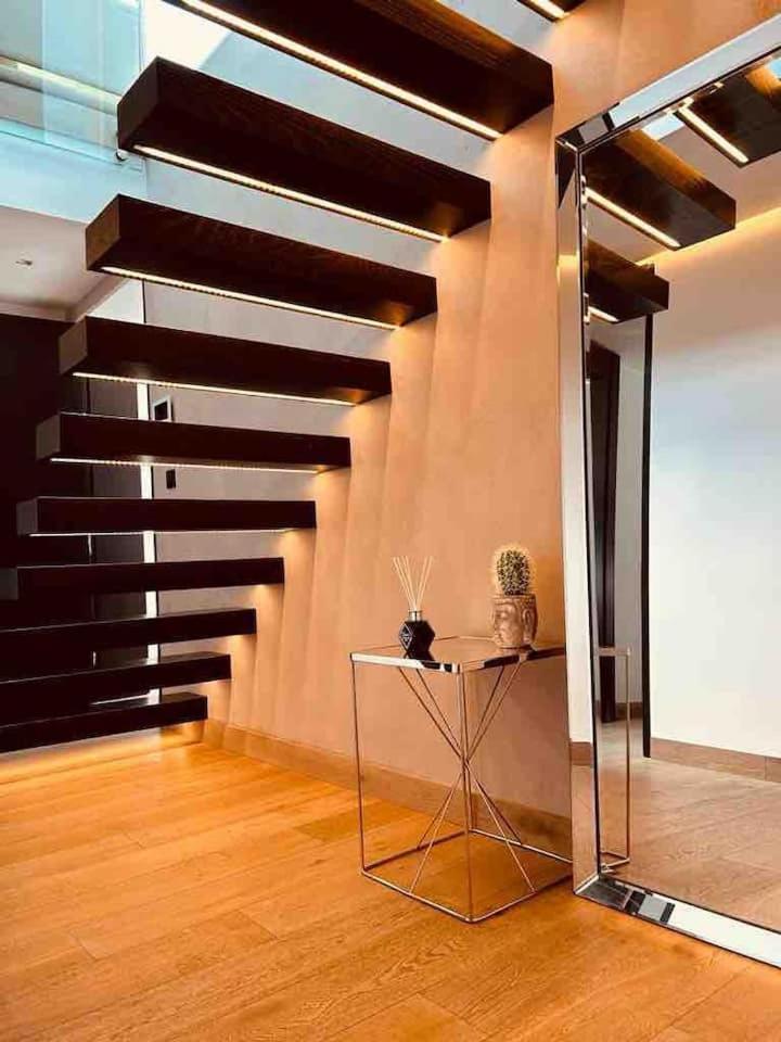 3 Bed 2 Bath Penthouse Hoxton Square with Terrace