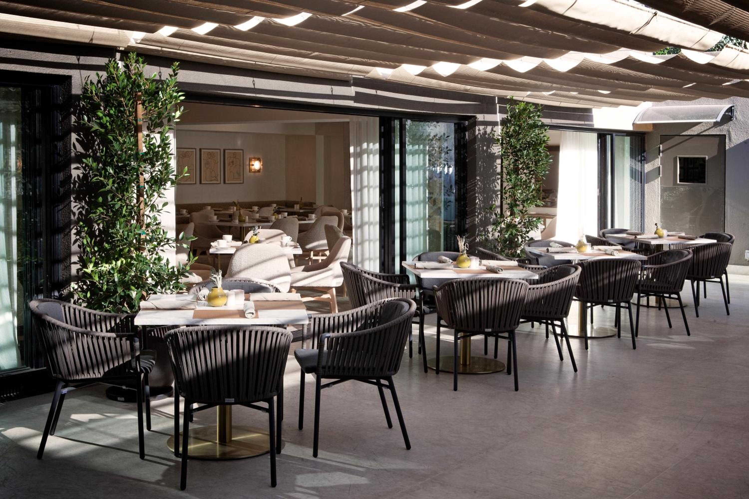 Luxe Sunset Boulevard Hotel