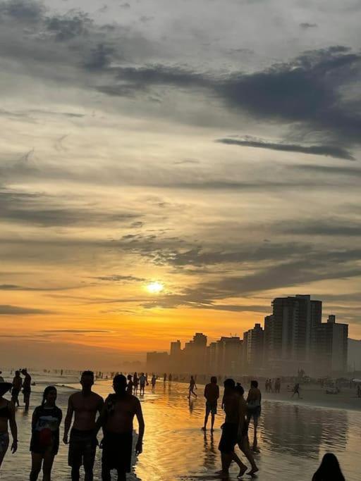 Apt novíssimo pé na areia com vista para o mar