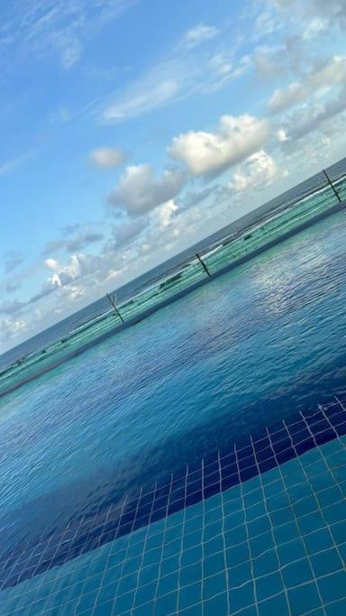 Apt novíssimo pé na areia com vista para o mar