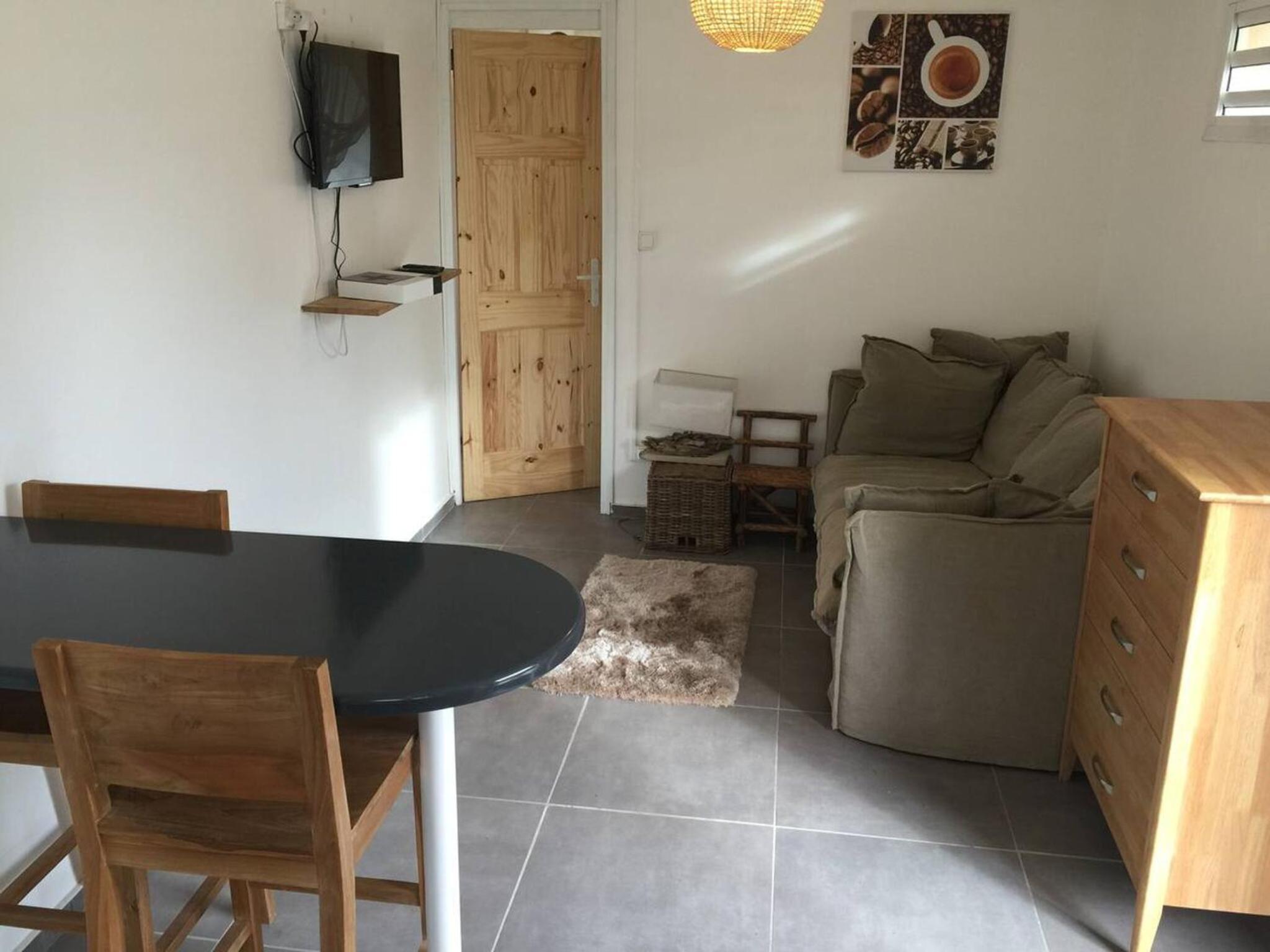 Appartement accueillant a Gourbeyre 38 m² avec piscine view 5