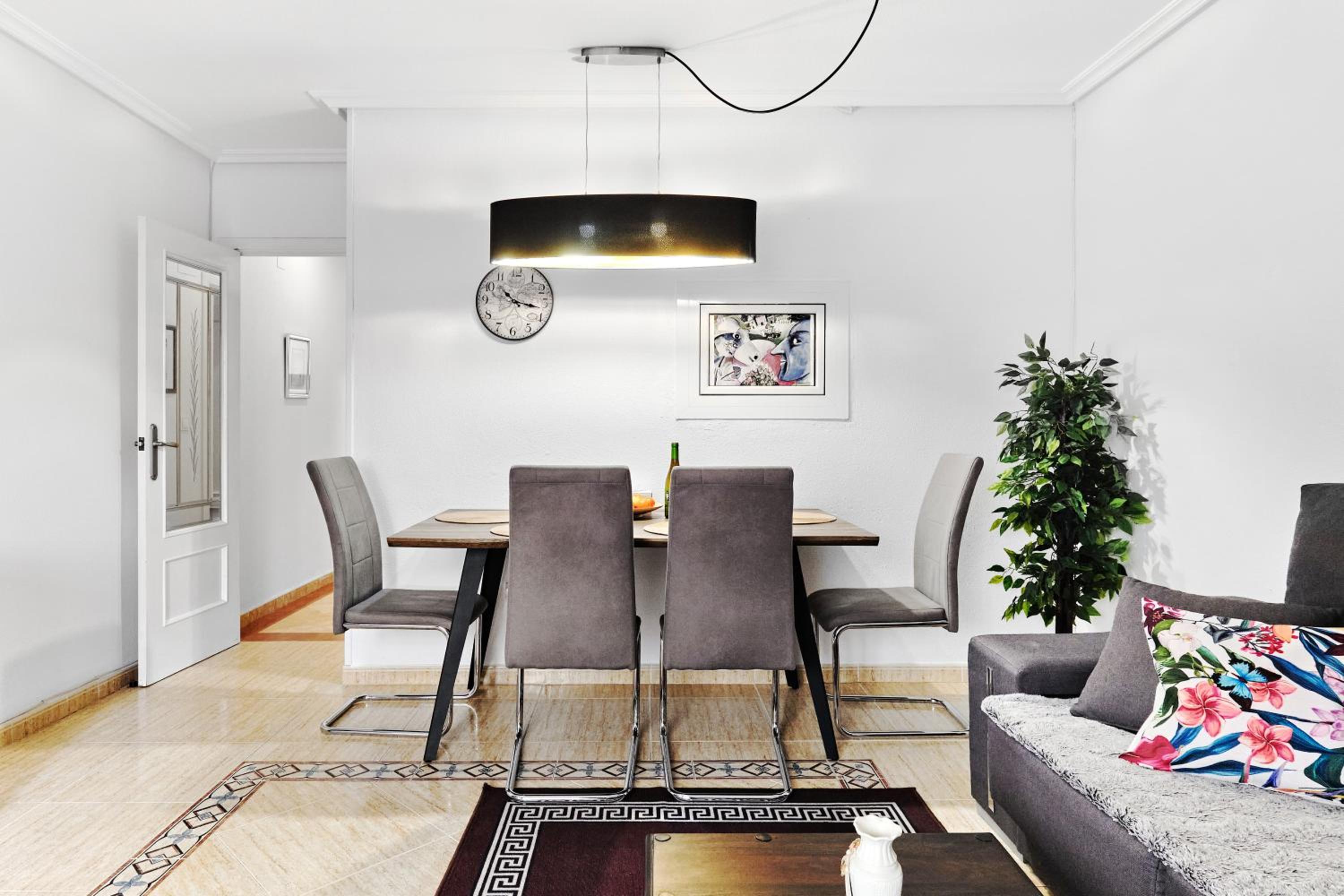 Аcogedor apartamento de dos dormitorios en torrevieja