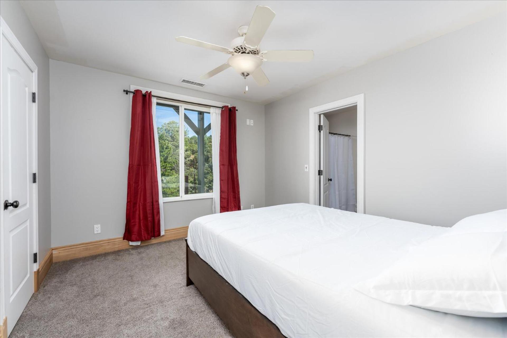 Private 2 Homes for 16 Near Yosemite & Bass Lake
